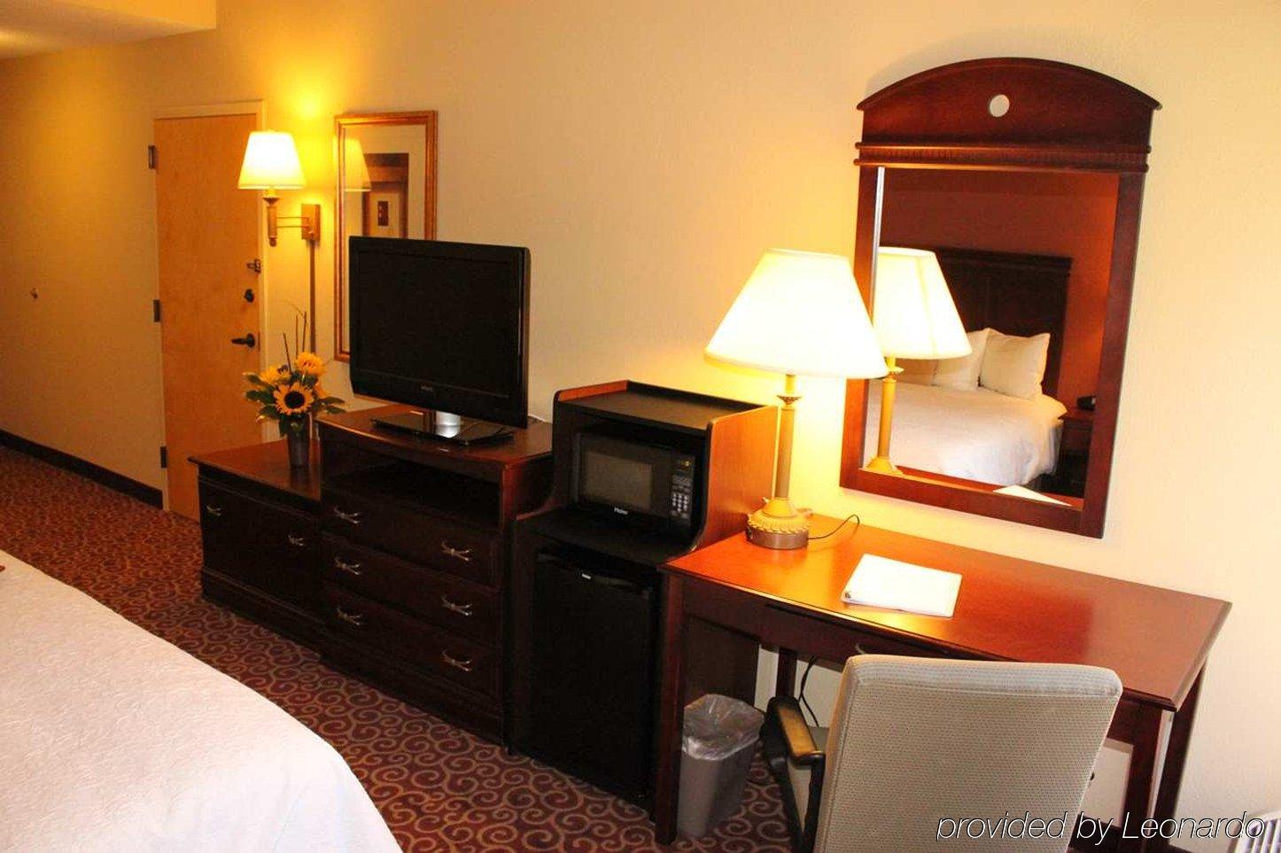 Hampton Inn Rochester Greece Room photo