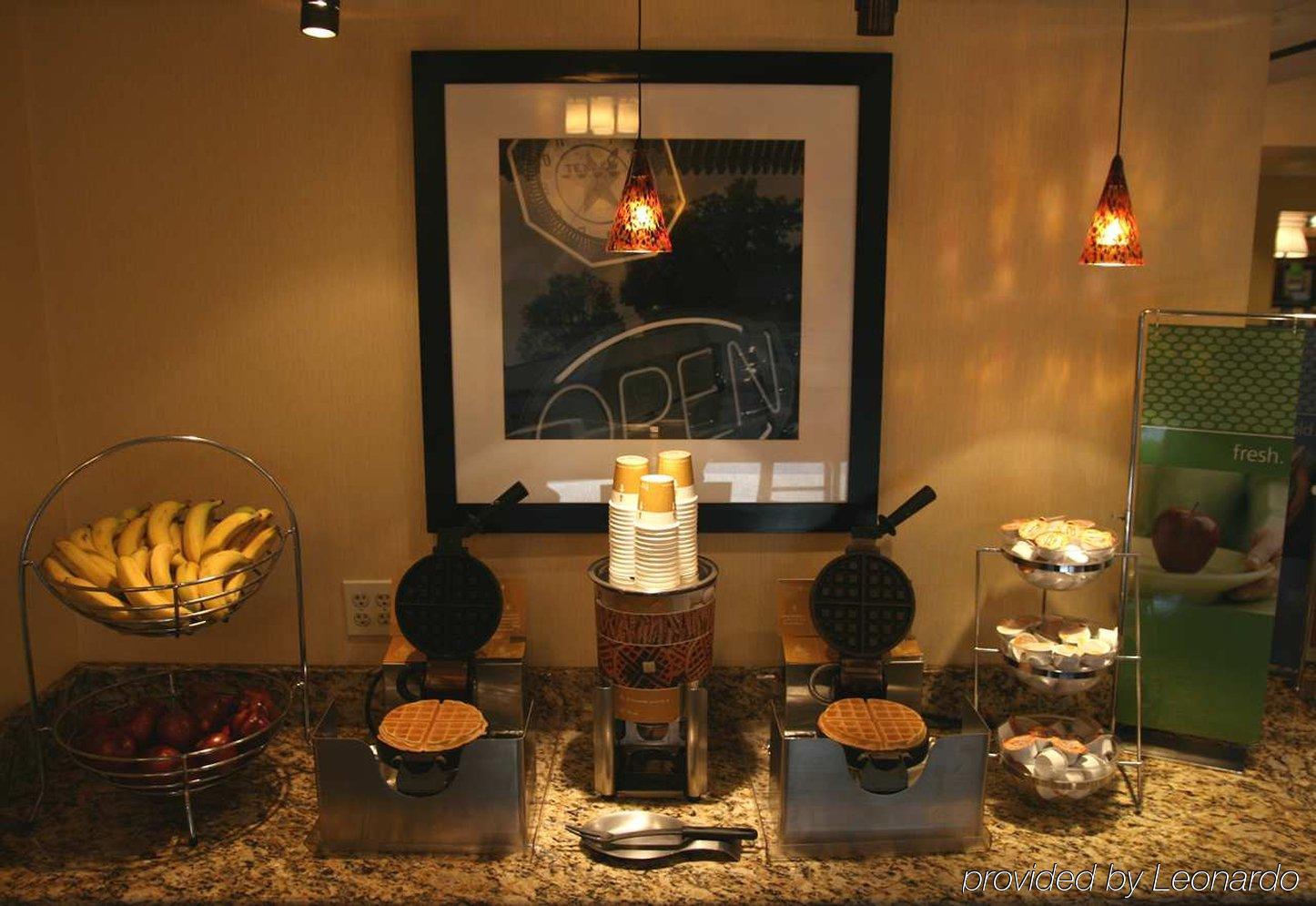 Hampton Inn Rochester Greece Restaurant photo
