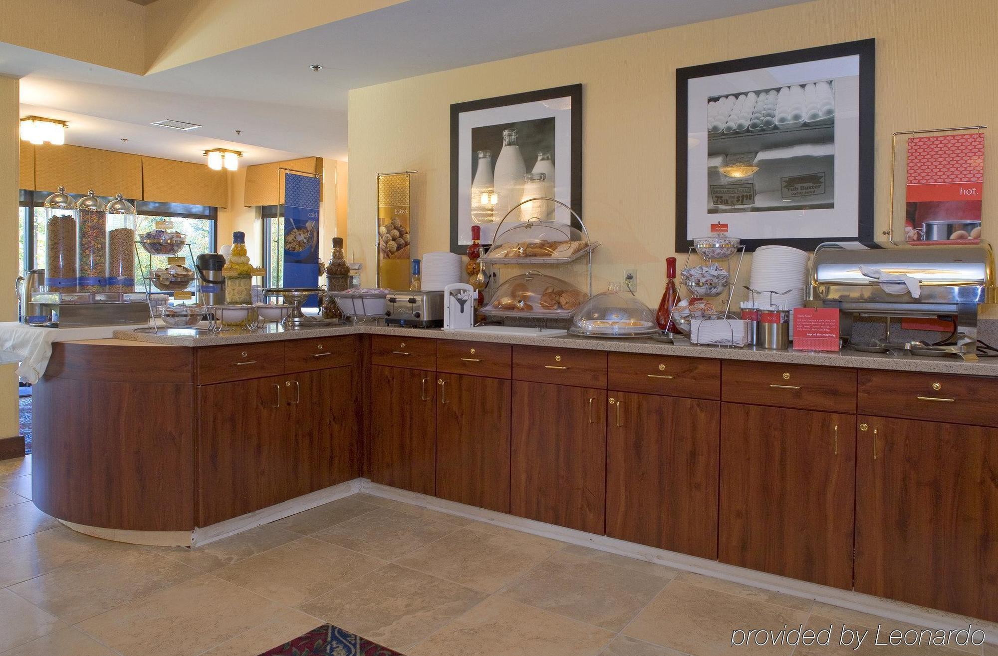 Hampton Inn Rochester Greece Restaurant photo