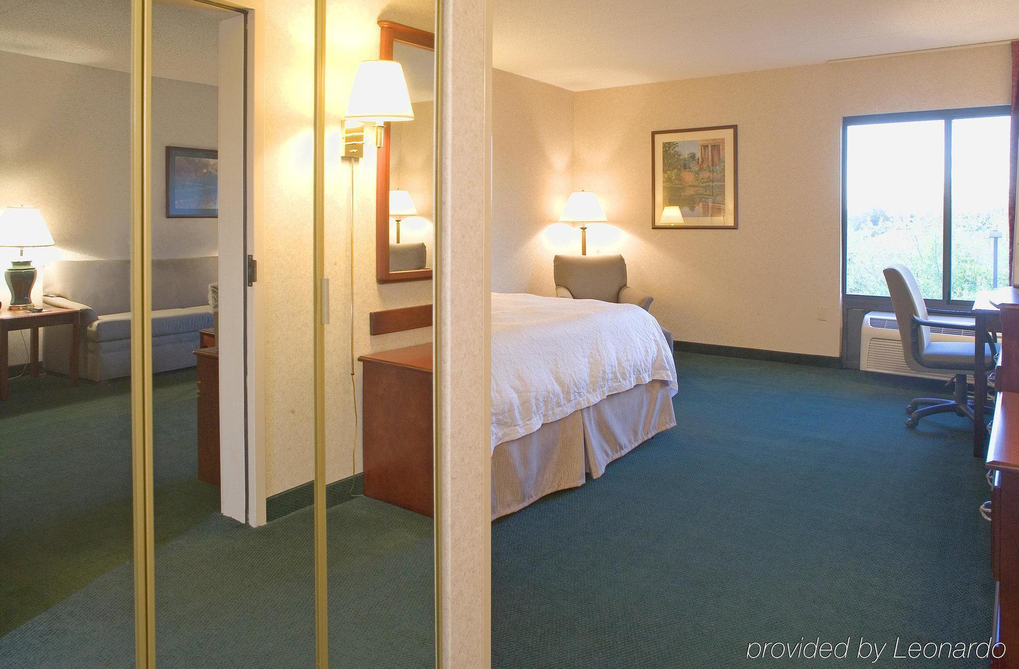 Hampton Inn Rochester Greece Room photo